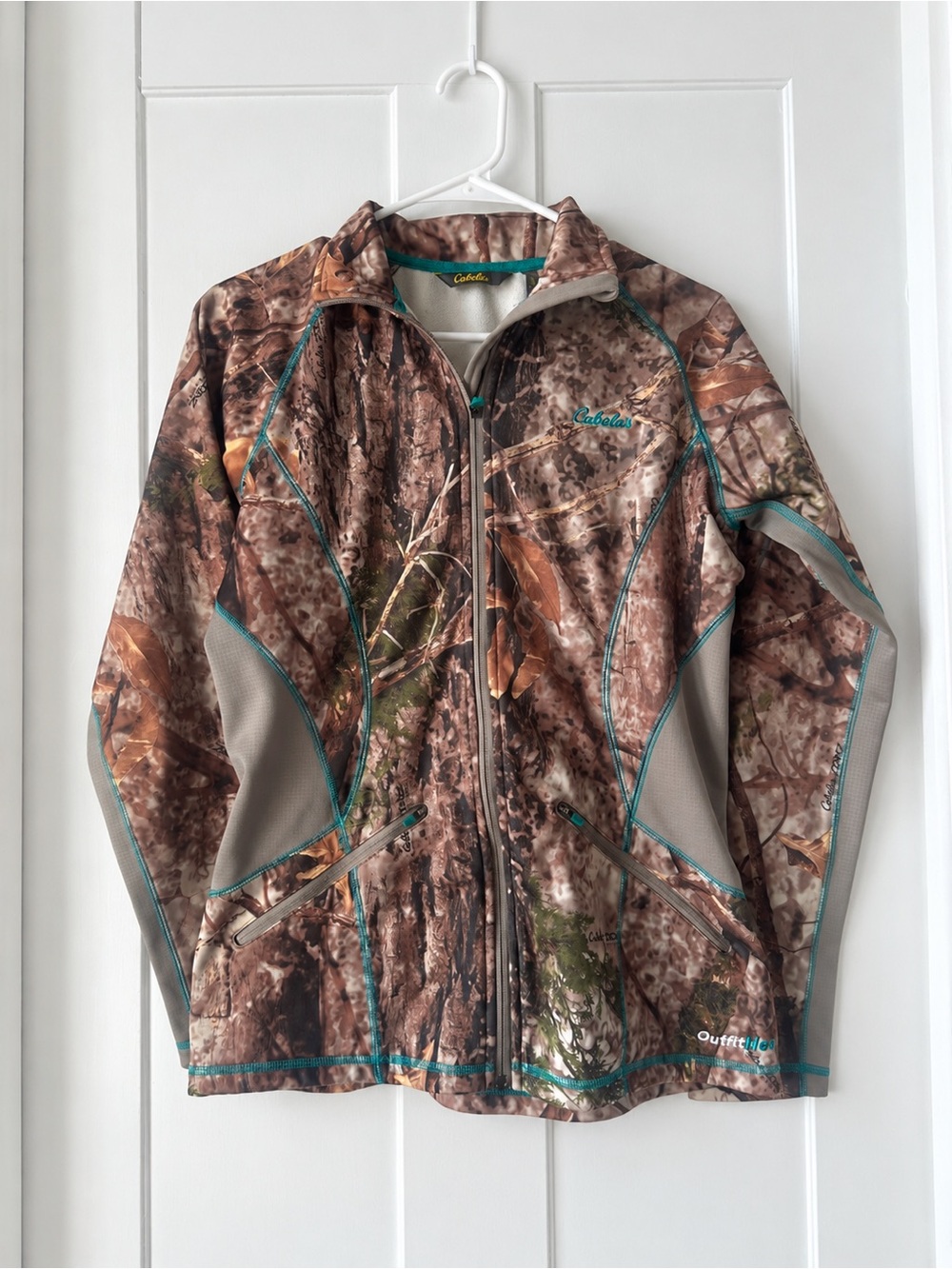 Cabela's Realtree Brown Camo Utility Softshell Jacket with Teal Trim